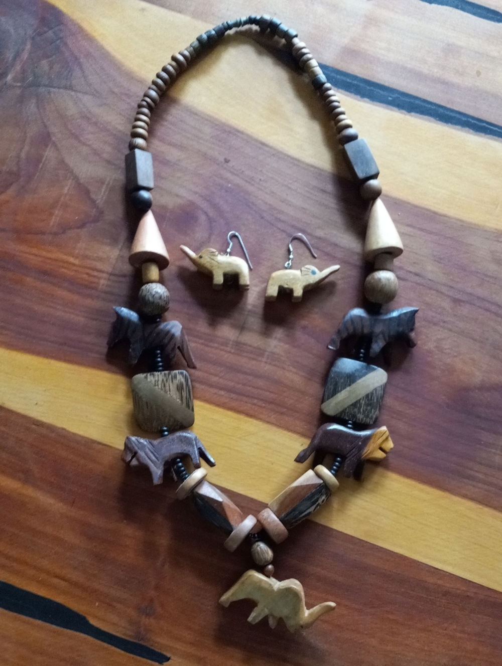Vintage Hand Carved Wooden Safari Animal Necklace & Elephant Earrings Jewelry Se